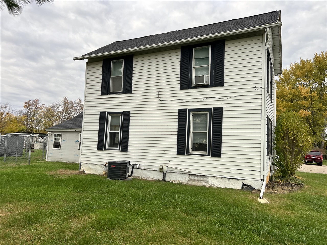 560 S Grand Street Property Photo 2