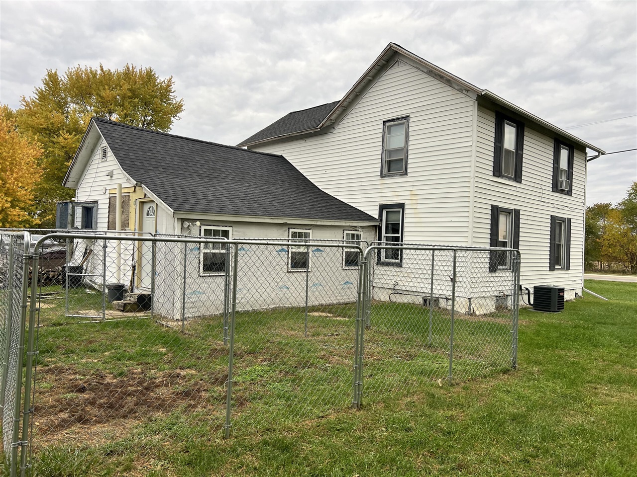 560 S Grand Street Property Photo 3