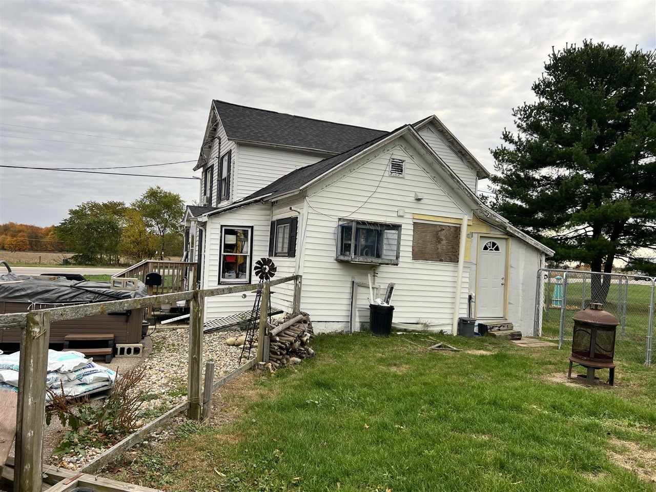 560 S Grand Street Property Photo 4