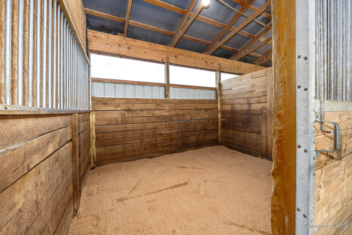 13806 S Locust Avenue Property Photo 9