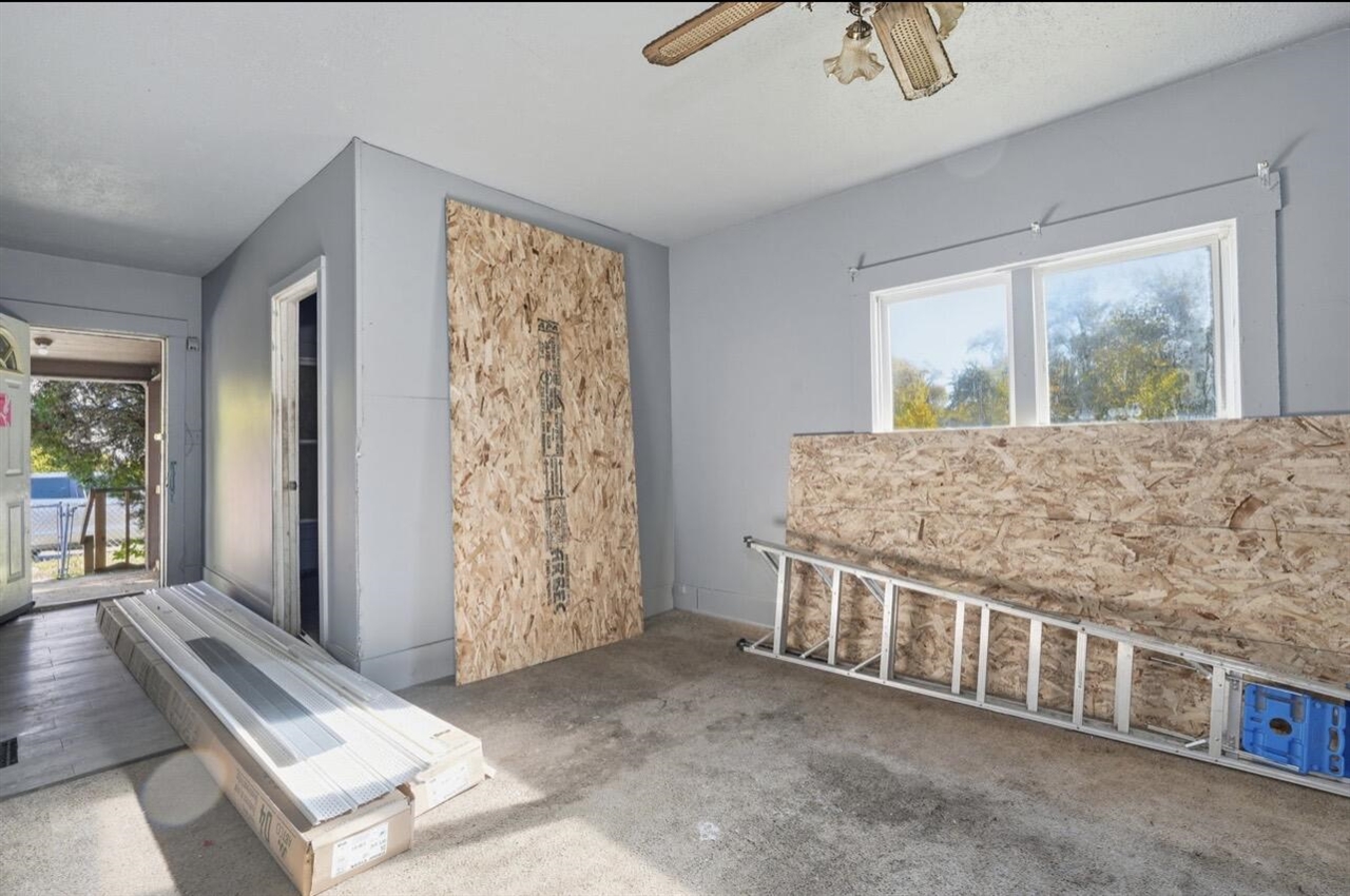 1096 Pearl Street Property Photo 2