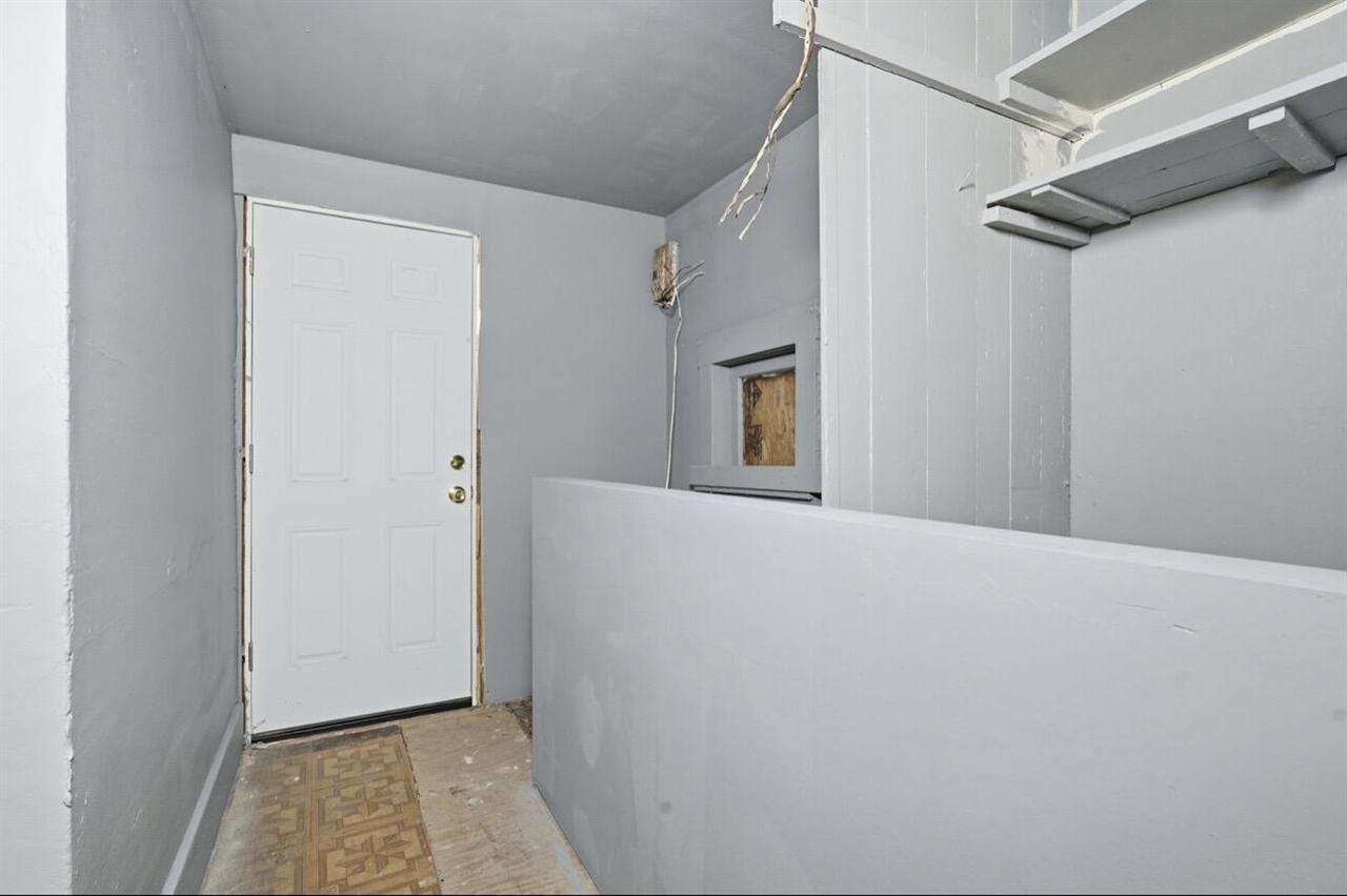 1096 Pearl Street Property Photo 9