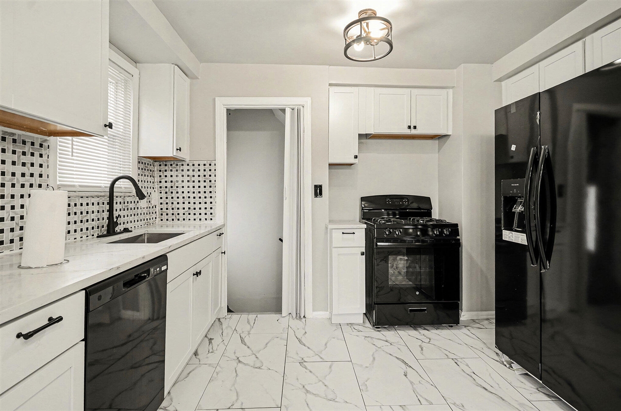 21824 Colony Street Property Photo 5