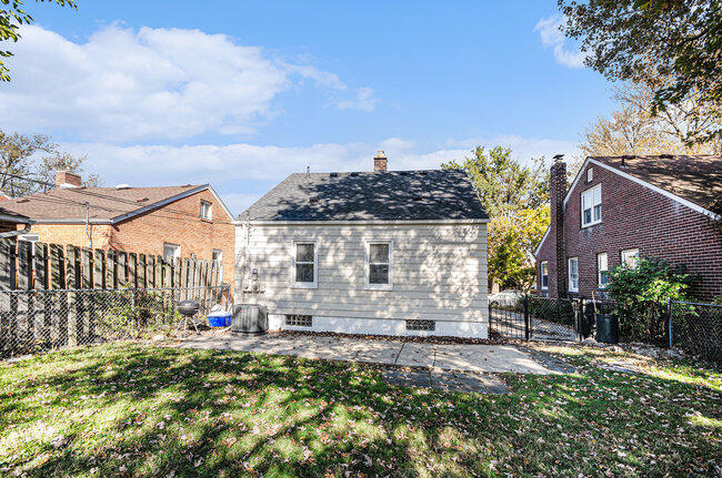21824 Colony Street Property Photo 16