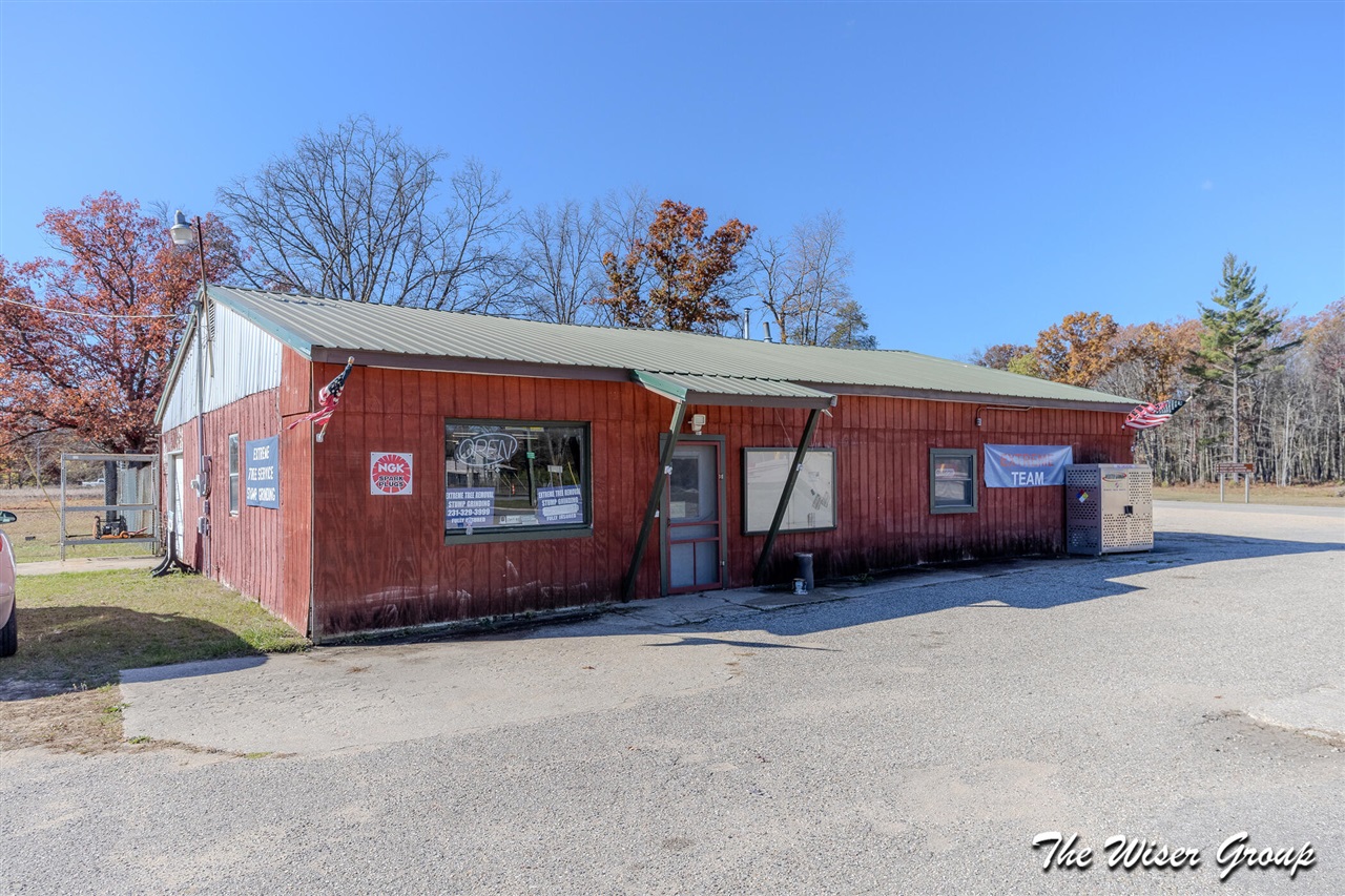 2072 W 15 Mile Road Property Photo 10