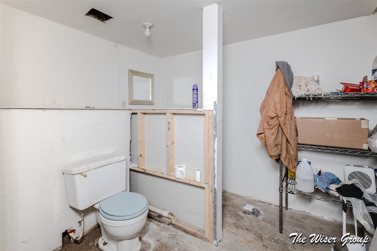 2072 W 15 Mile Road Property Photo 29