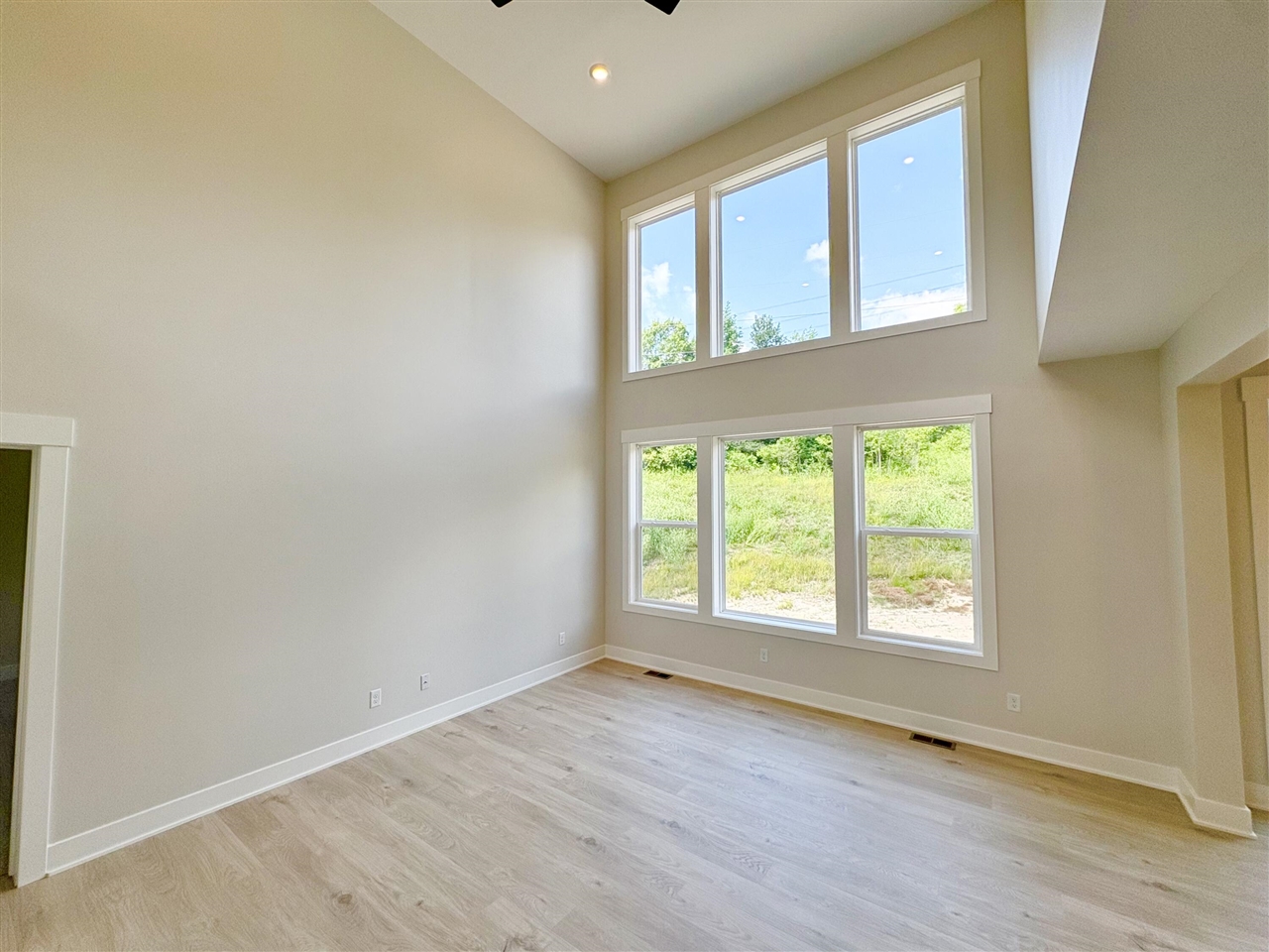 5871 Valley Point Drive Property Photo 4