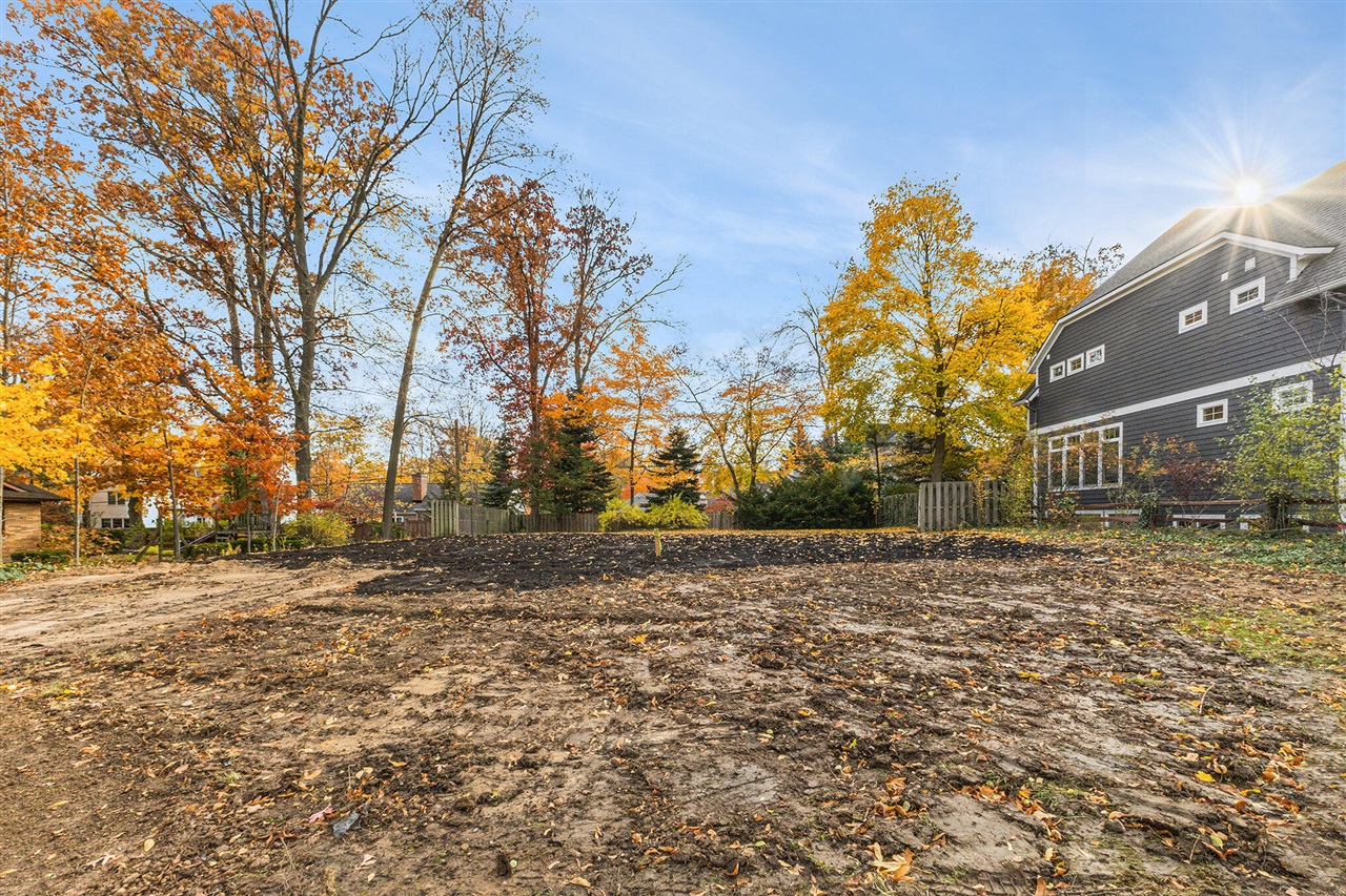 2656 Beechwood Drive Property Photo 2
