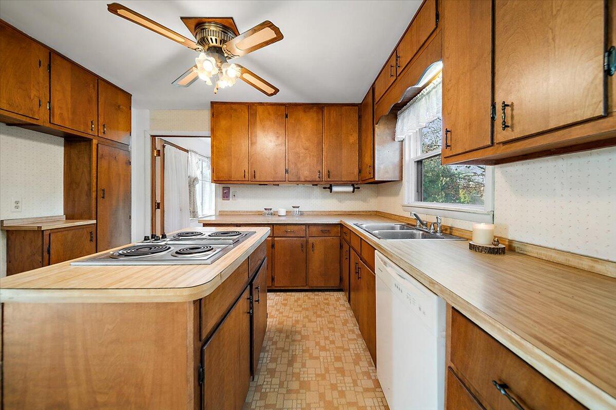 10733 Martz Road Property Photo 6