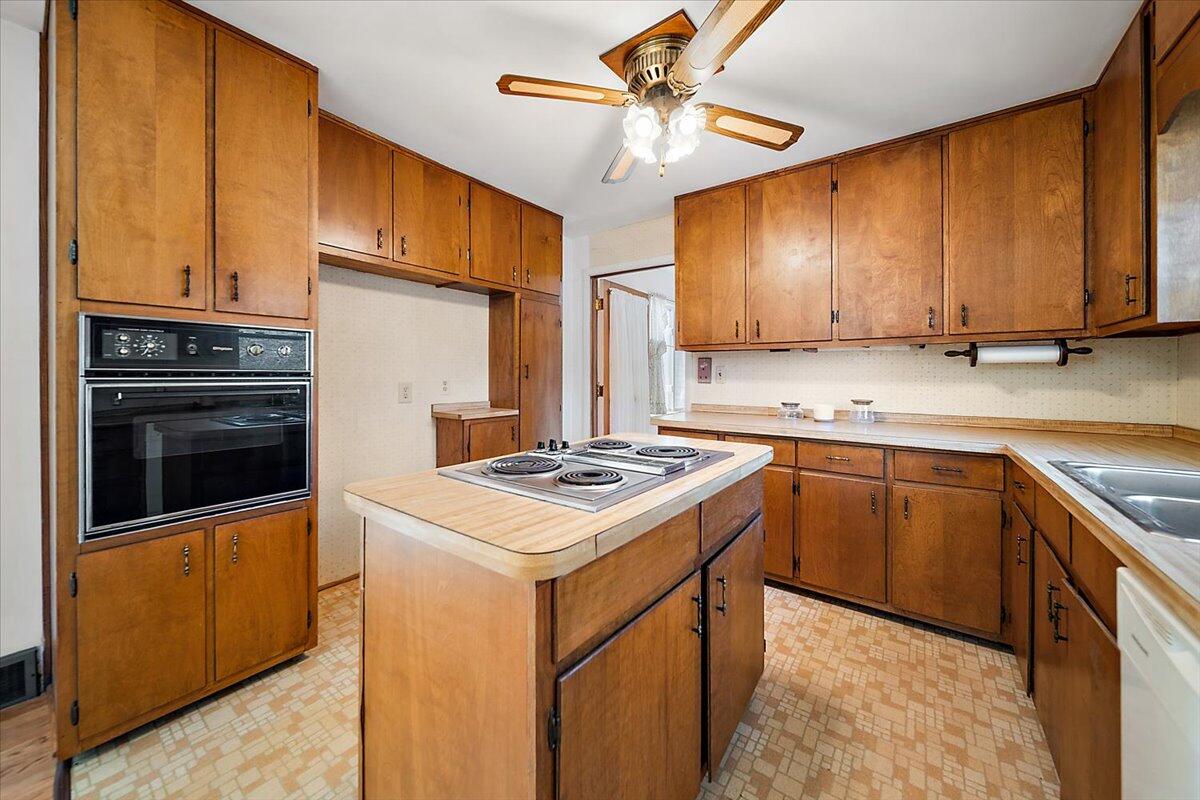 10733 Martz Road Property Photo 8