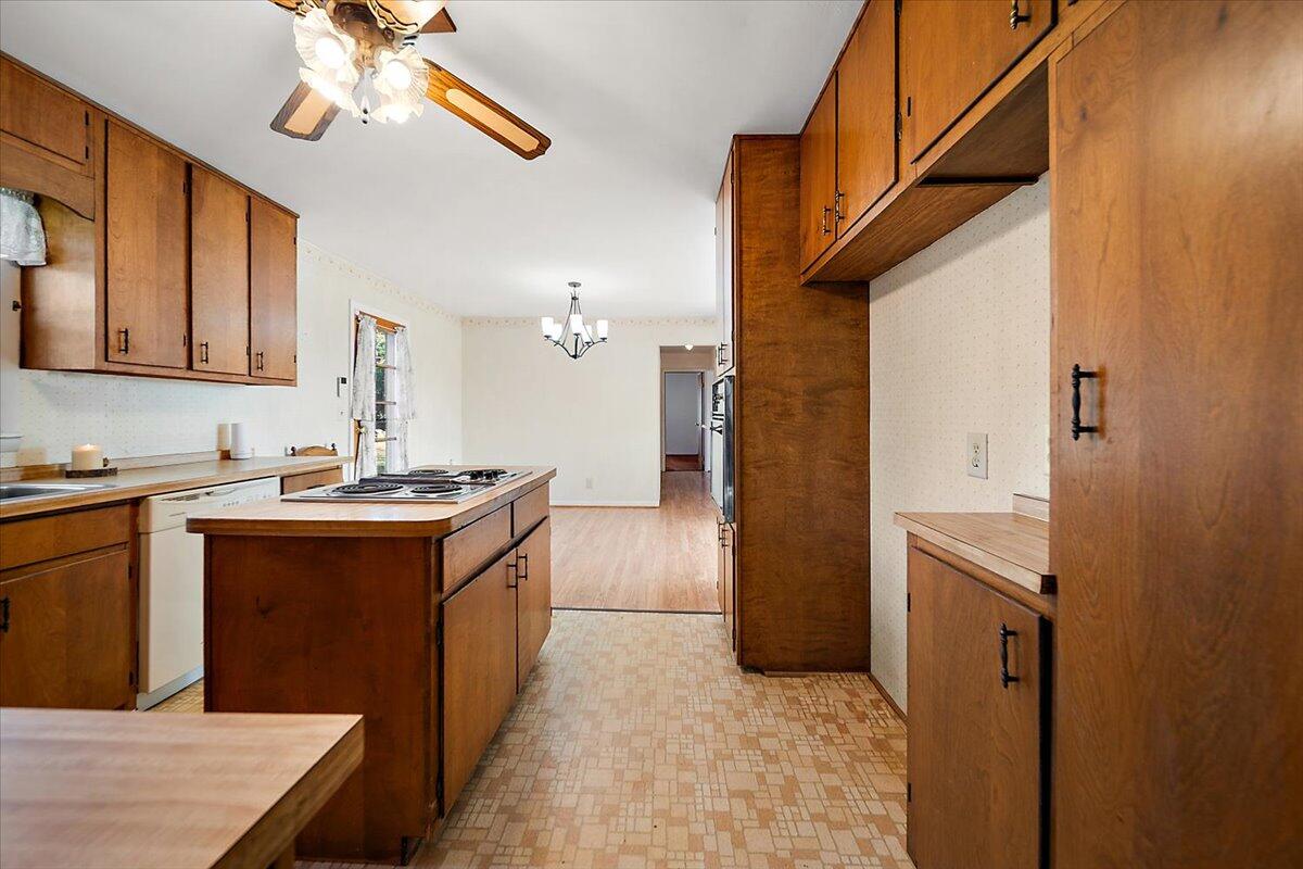 10733 Martz Road Property Photo 9