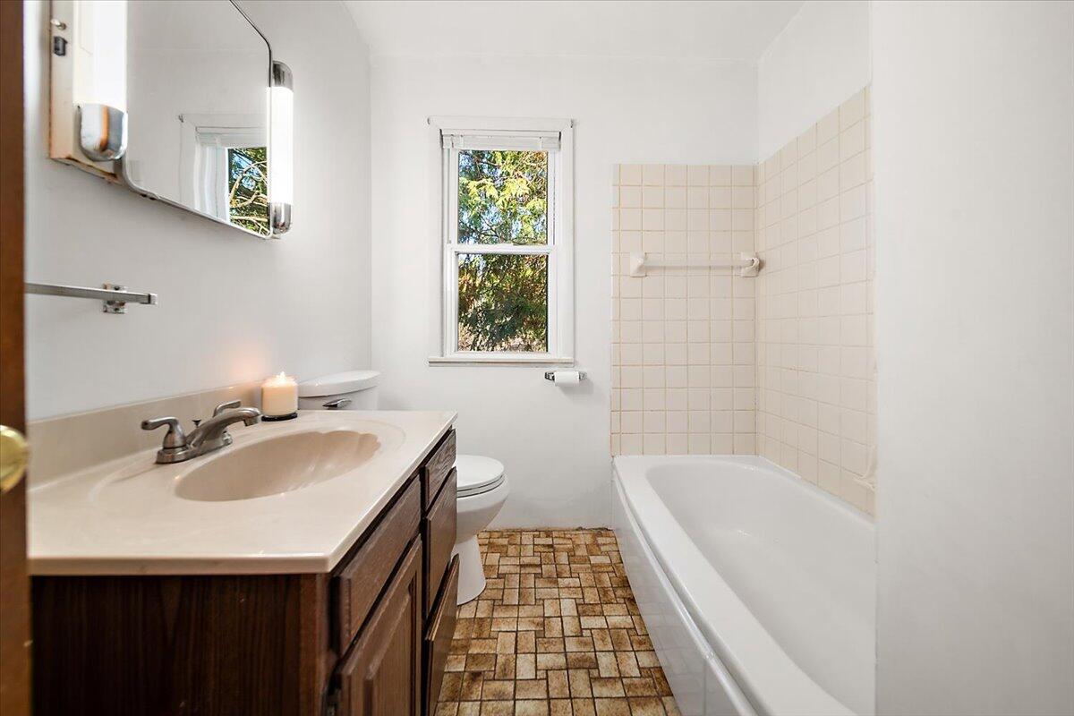 10733 Martz Road Property Photo 14