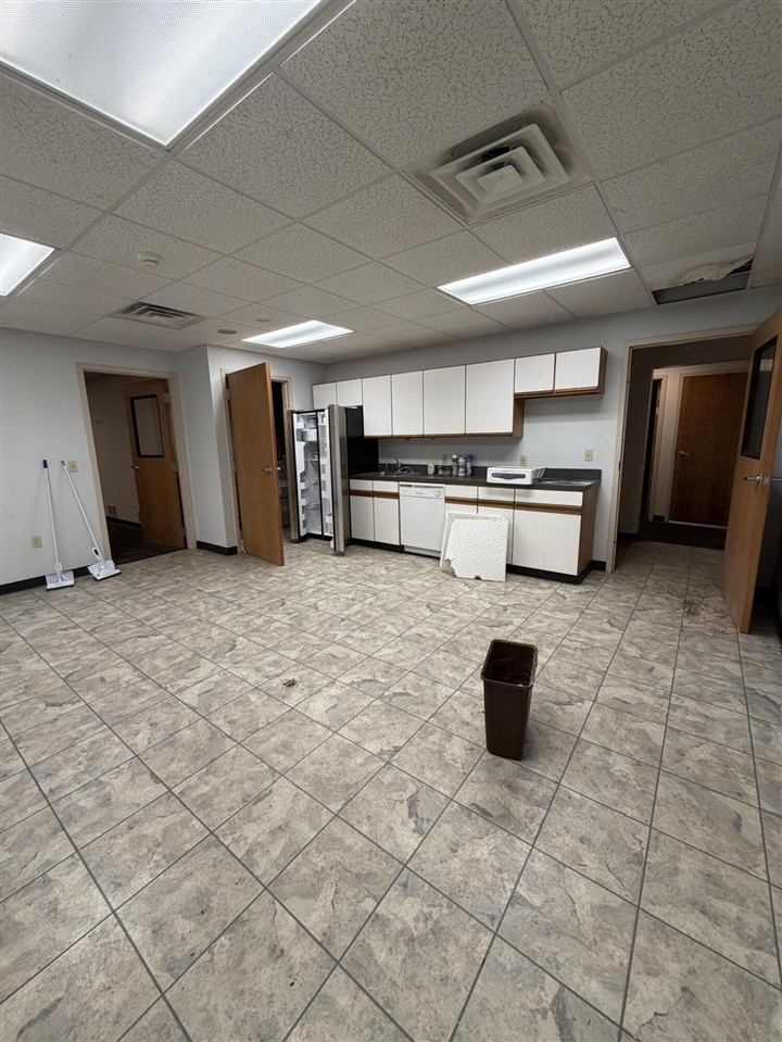 102 S Webster Street Property Photo 13