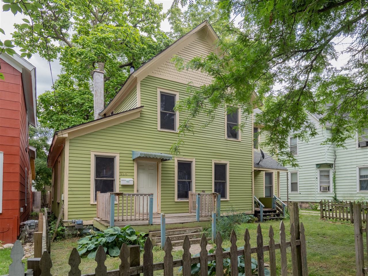 935 Osborne Street Property Photo 1