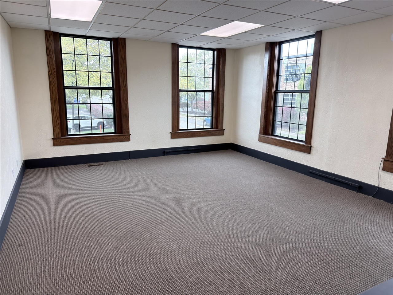 160 W Washington Avenue Property Photo 3