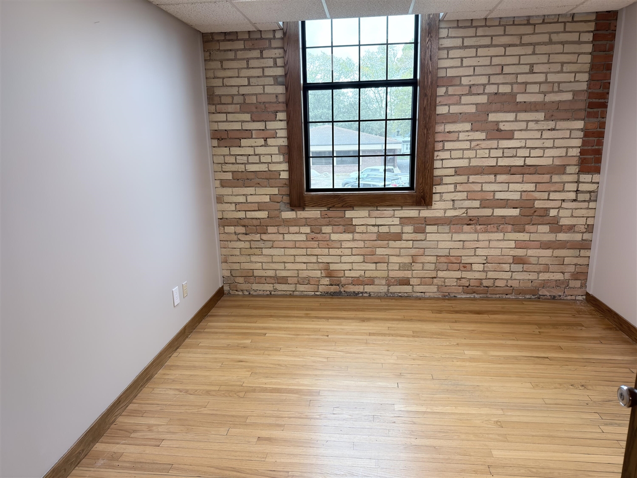160 W Washington Avenue Property Photo 4