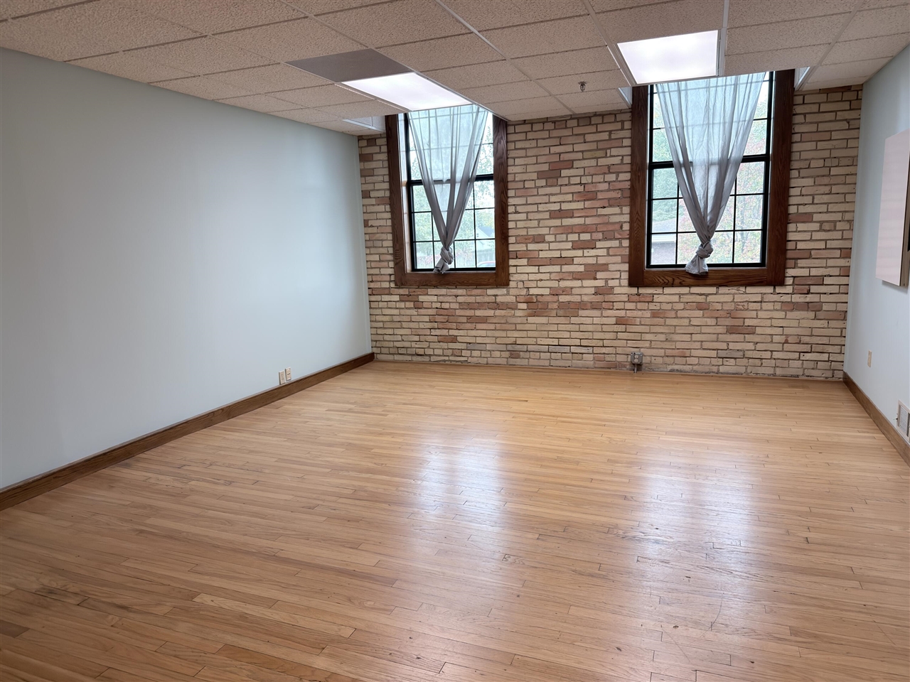 160 W Washington Avenue Property Photo 6