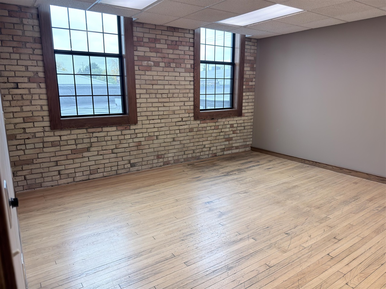 160 W Washington Avenue Property Photo 7
