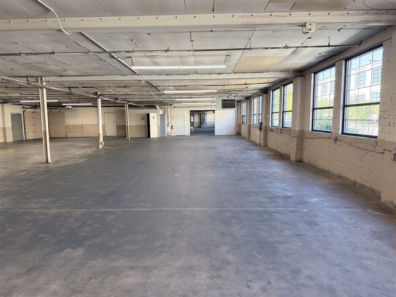 160 W Washington Avenue Property Photo 11