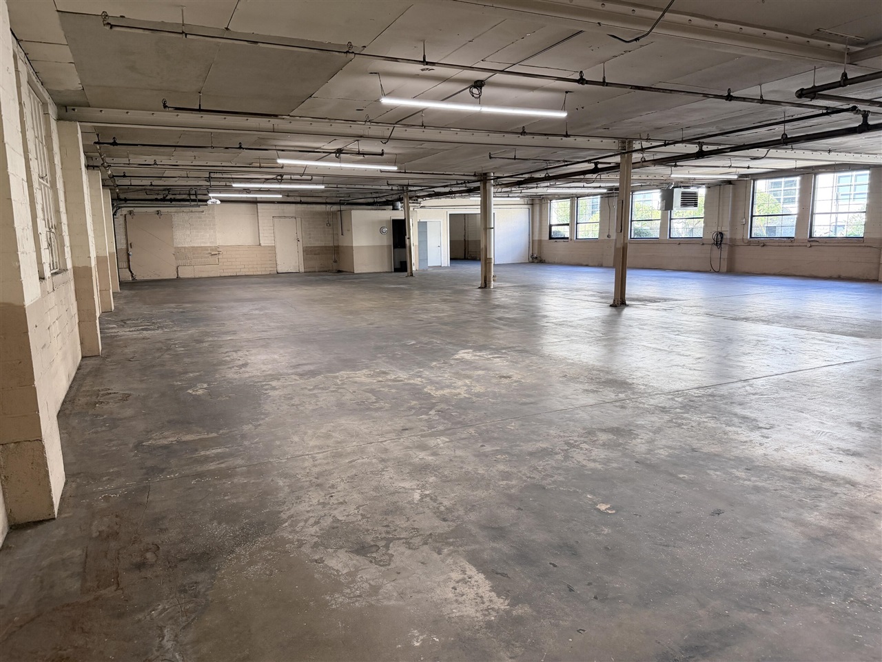 160 W Washington Avenue Property Photo 12