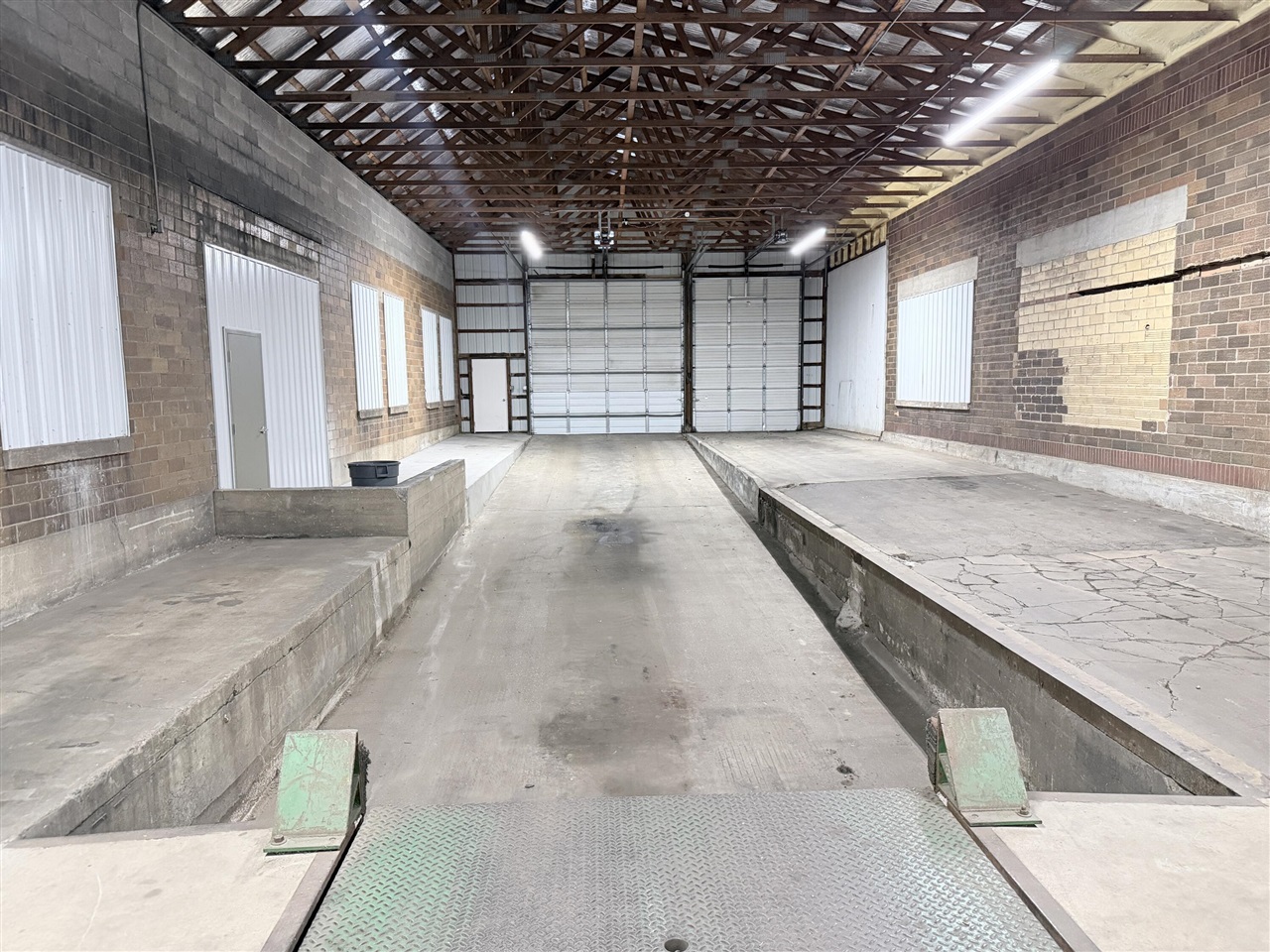 160 W Washington Avenue Property Photo 15