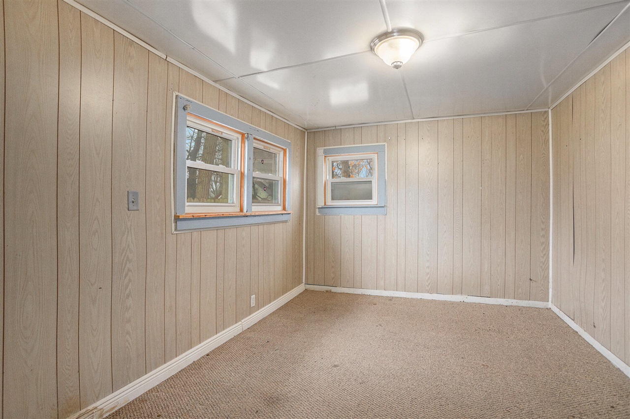 207 S Capital Avenue Property Photo 3