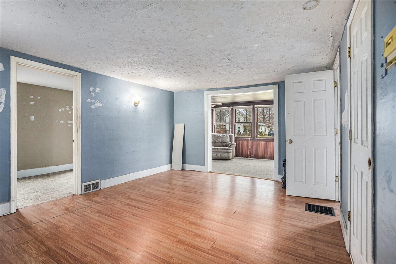 207 S Capital Avenue Property Photo 4