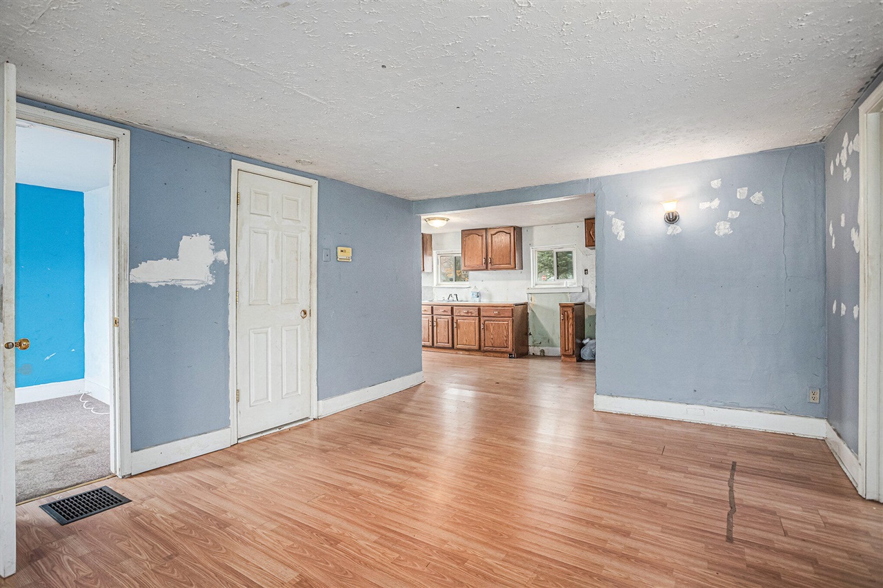 207 S Capital Avenue Property Photo 5