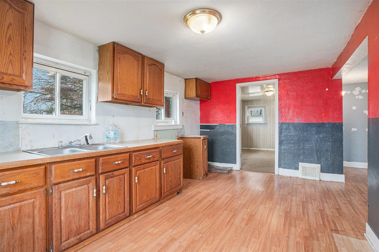 207 S Capital Avenue Property Photo 7