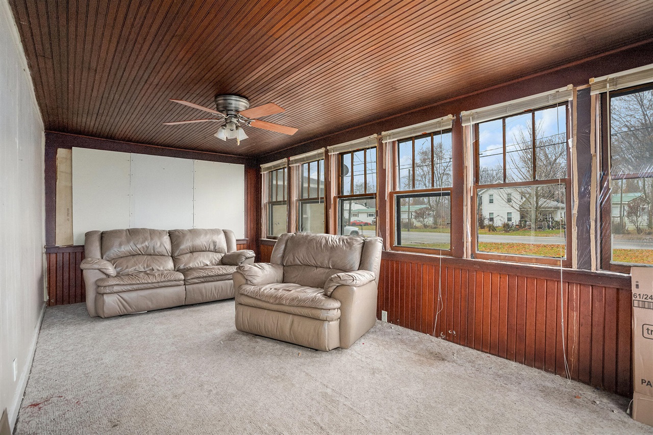 207 S Capital Avenue Property Photo 8