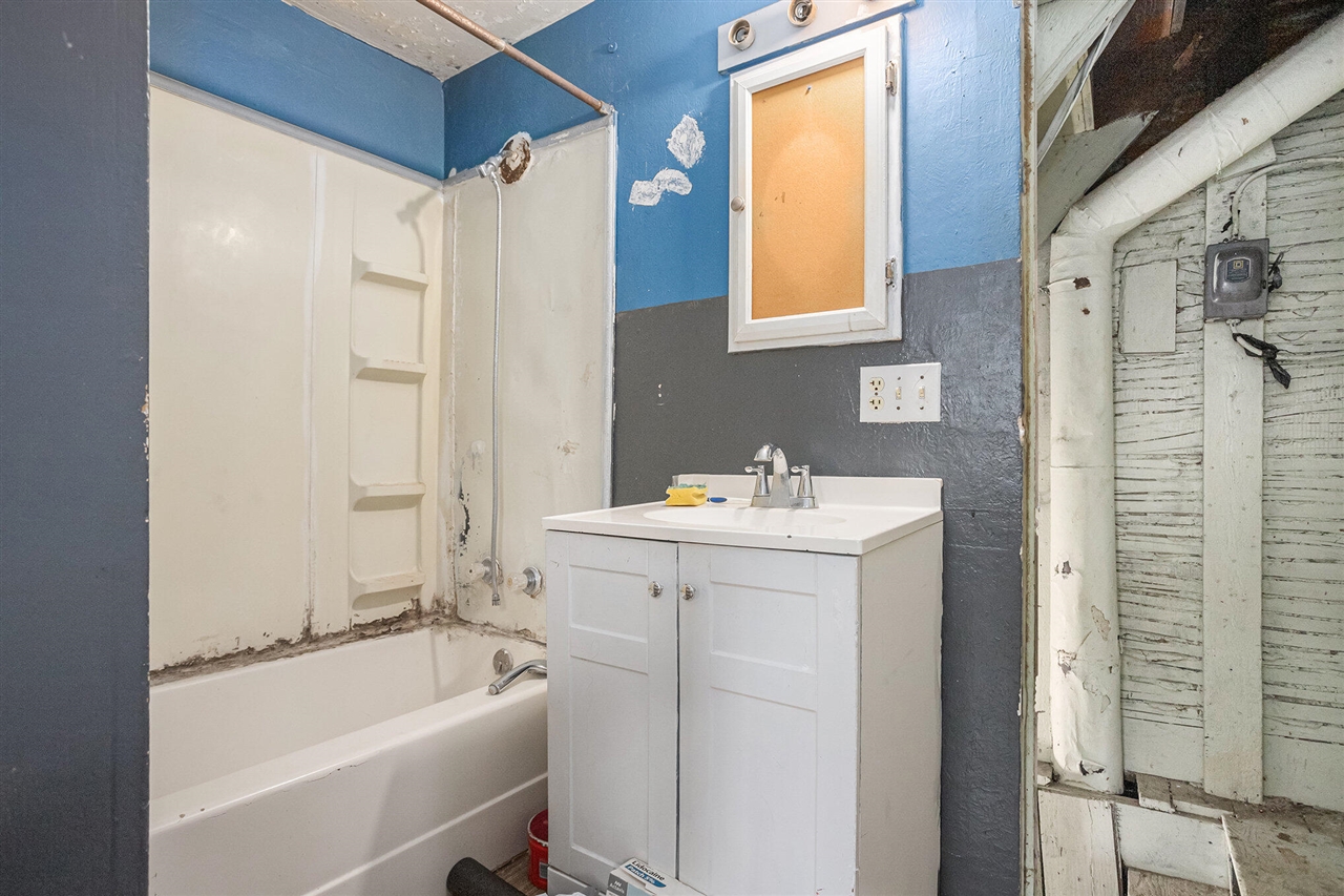 207 S Capital Avenue Property Photo 13
