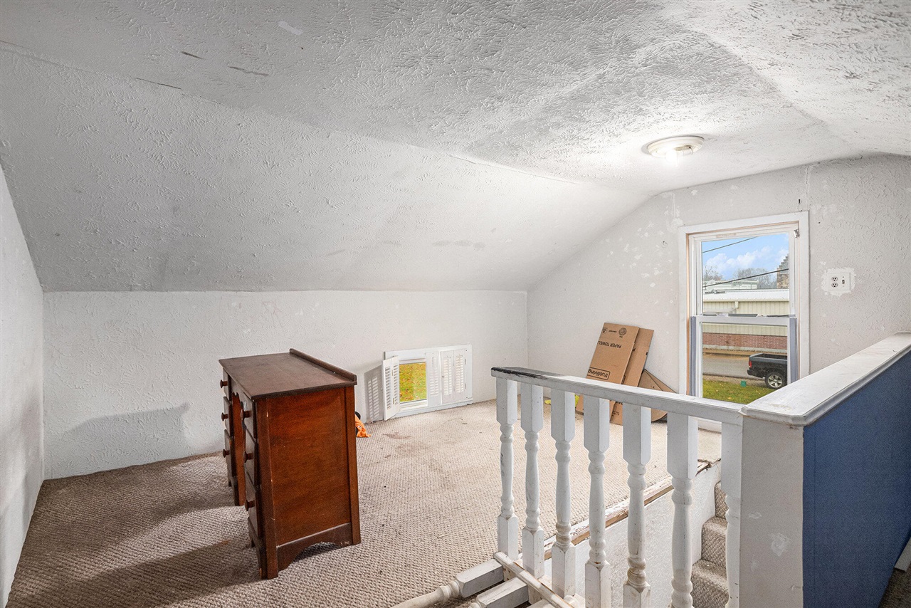 207 S Capital Avenue Property Photo 14