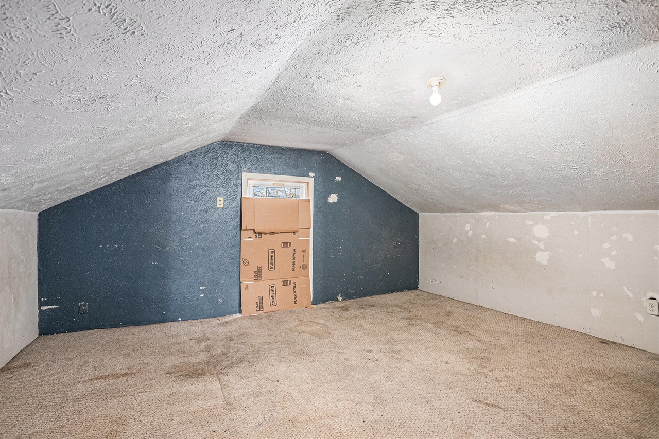 207 S Capital Avenue Property Photo 16