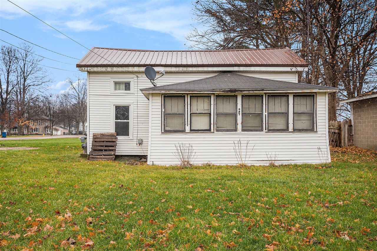 207 S Capital Avenue Property Photo 17