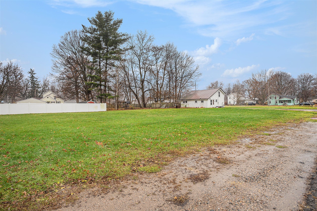 207 S Capital Avenue Property Photo 20
