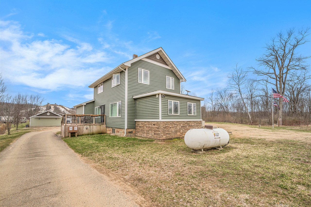 722 River Road Property Photo 1