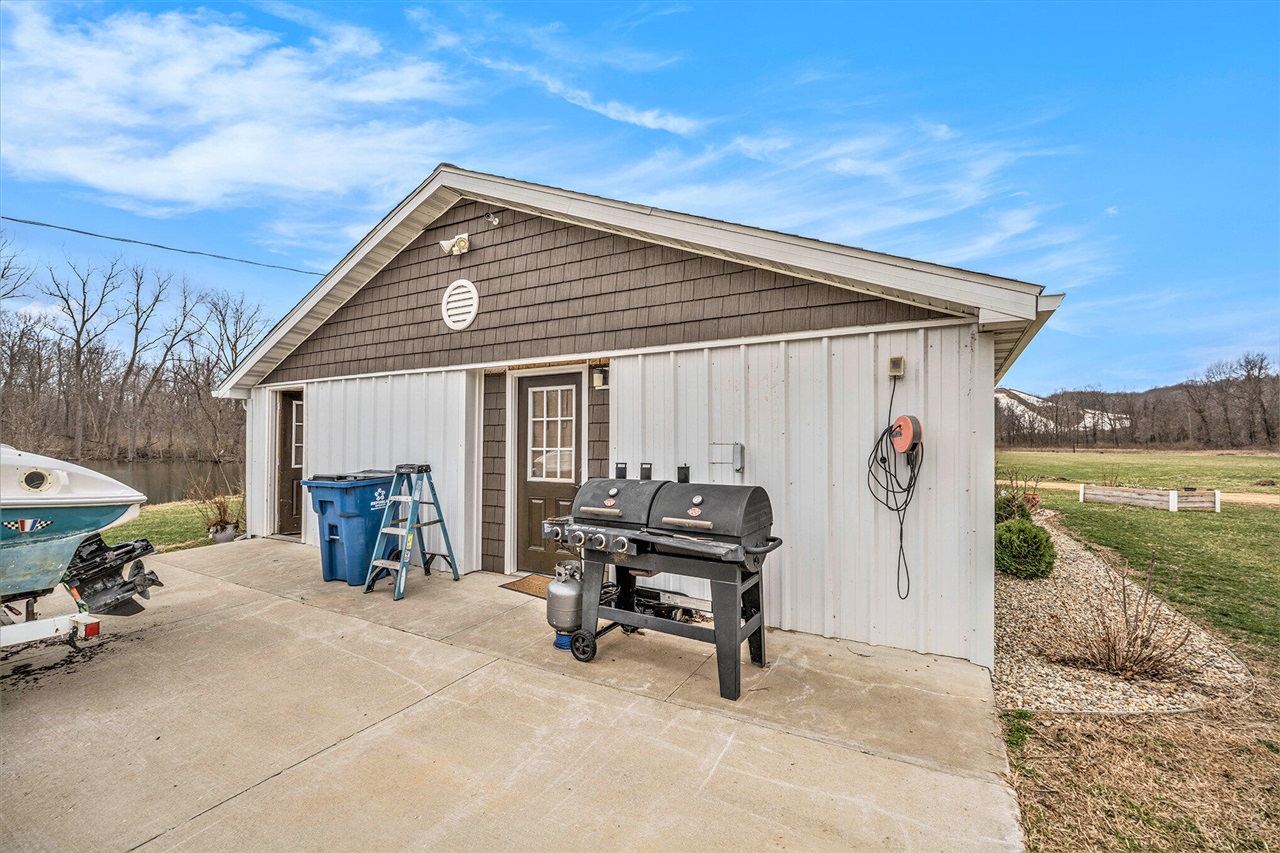 722 River Road Property Photo 16