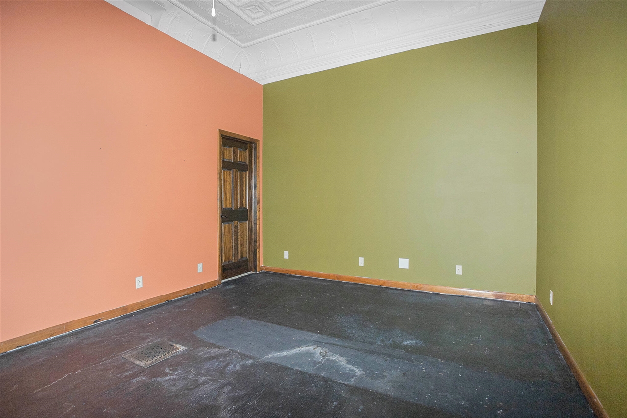 101 E Main Street Property Photo 11