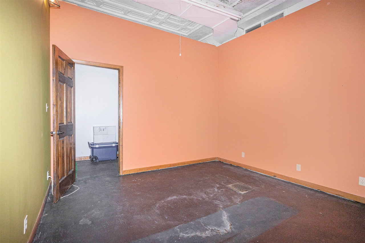 101 E Main Street Property Photo 12