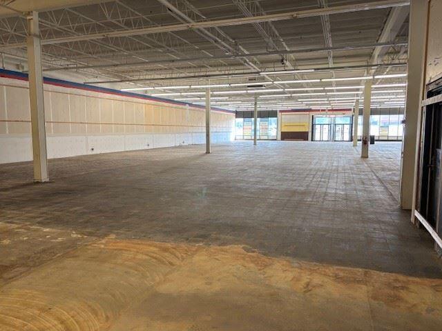 916 N West Avenue Property Photo 4