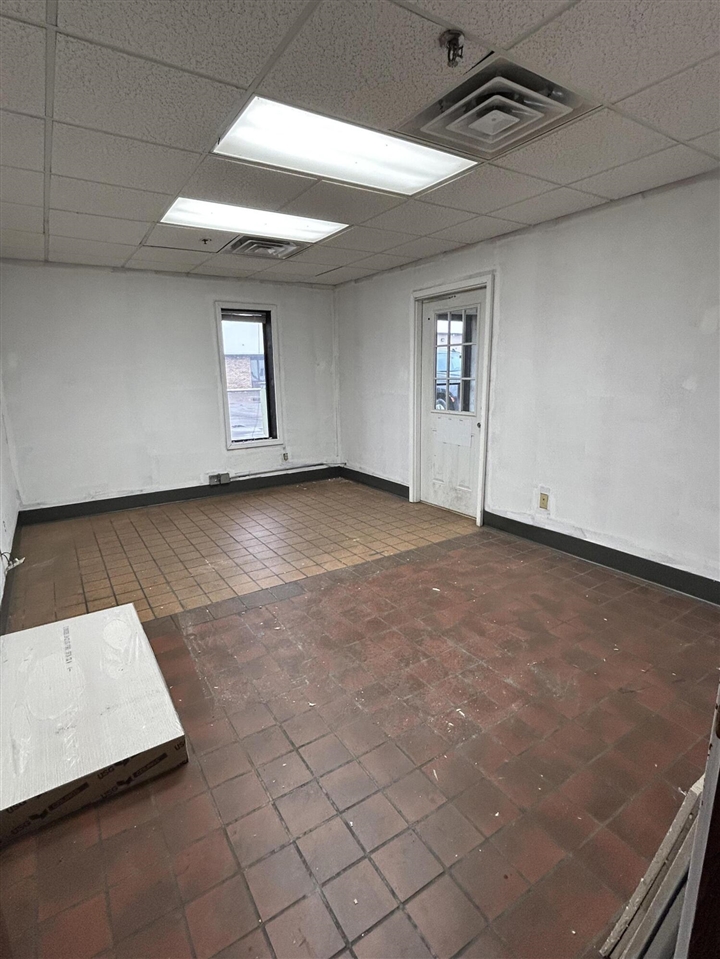 9340 Shaver Road Property Photo 6