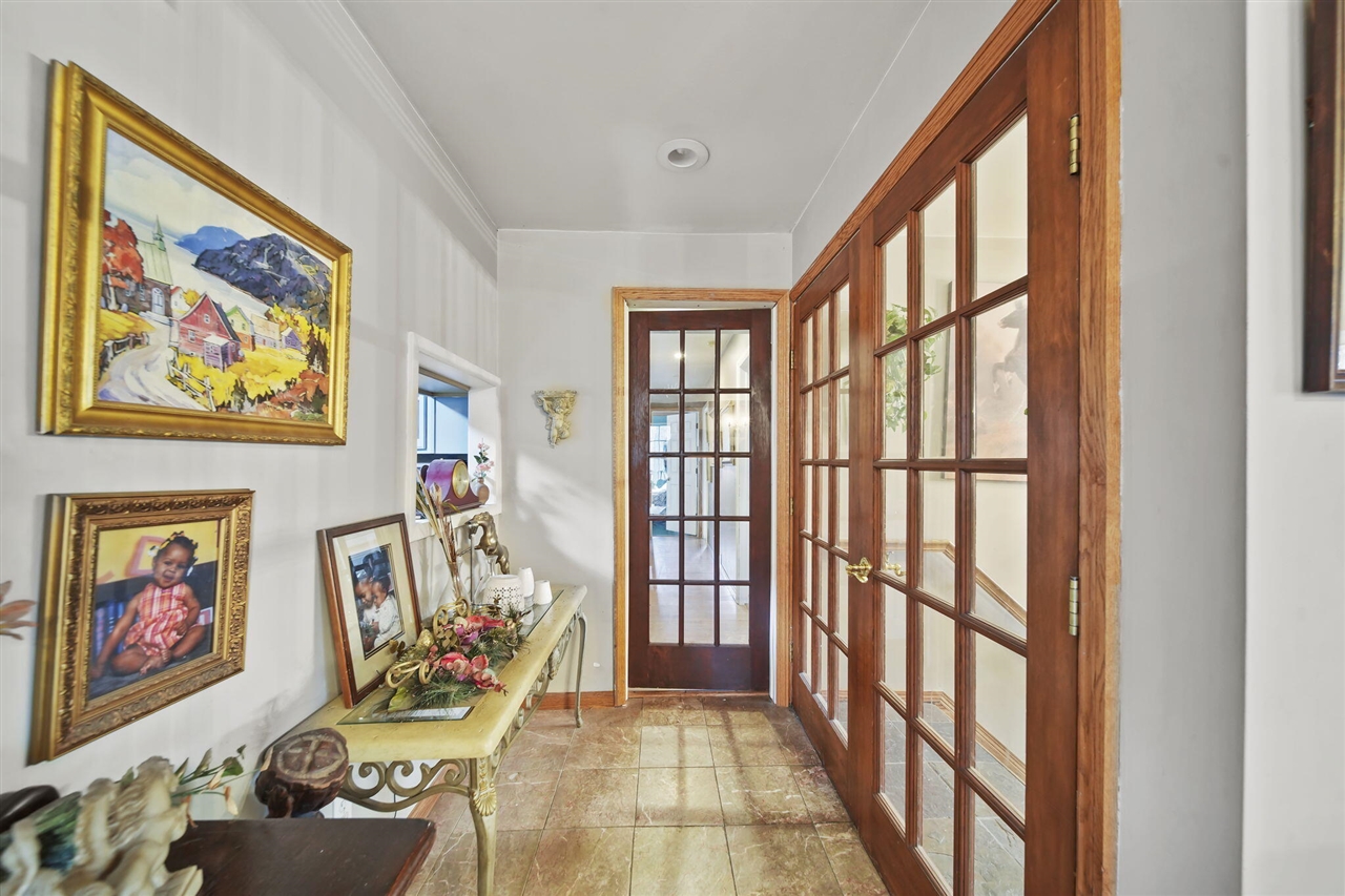 270 Wood Hills Drive Property Photo 3