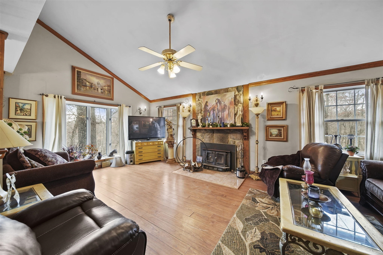 270 Wood Hills Drive Property Photo 4
