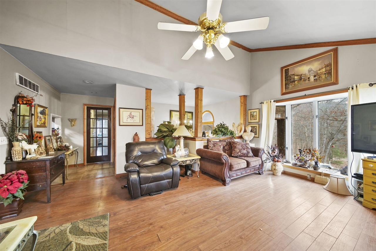 270 Wood Hills Drive Property Photo 5