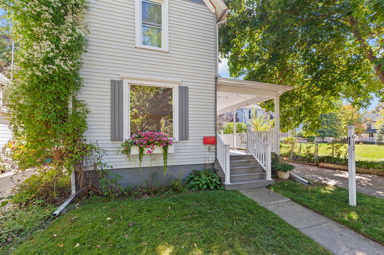 612 N Clinton Street Property Photo 2