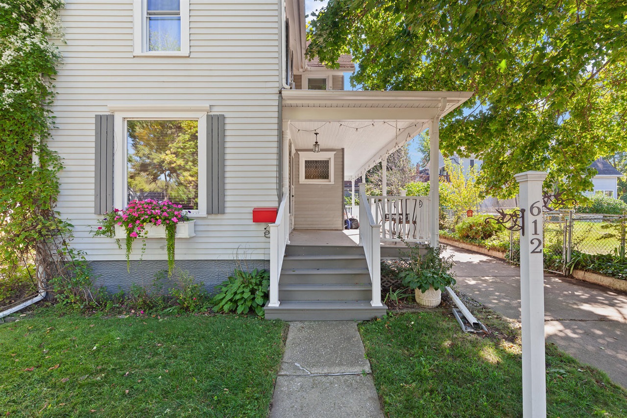 612 N Clinton Street Property Photo 4
