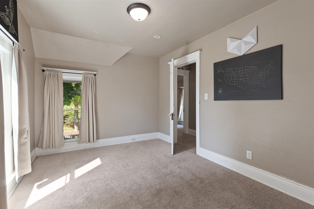 612 N Clinton Street Property Photo 13
