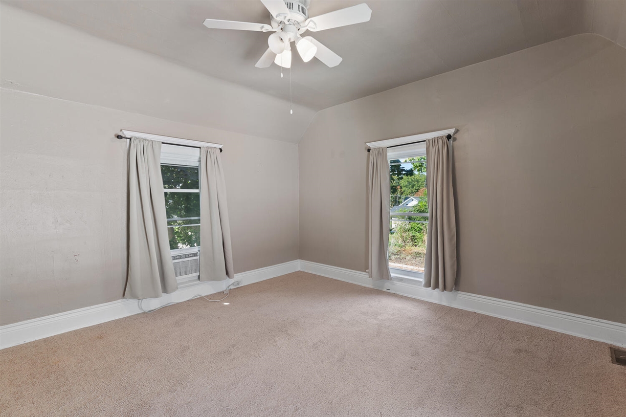 612 N Clinton Street Property Photo 14