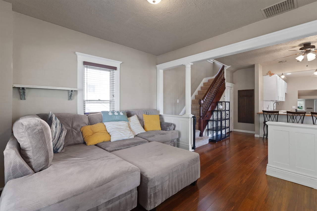 612 N Clinton Street Property Photo 18