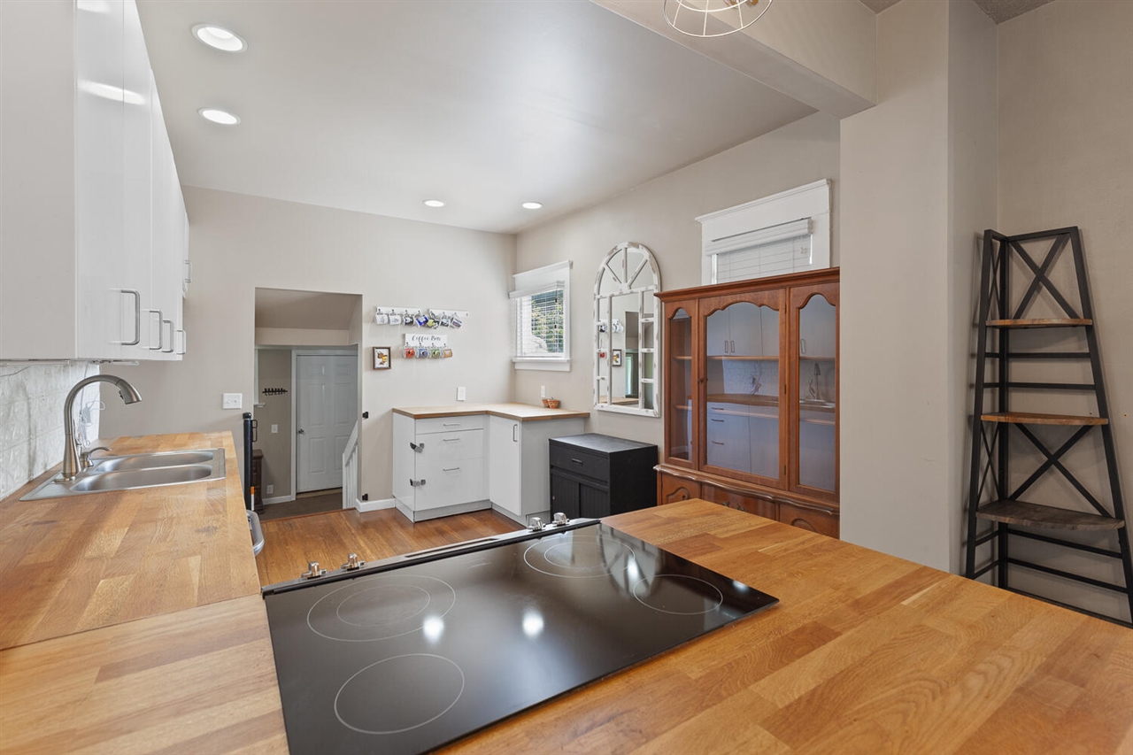 612 N Clinton Street Property Photo 24
